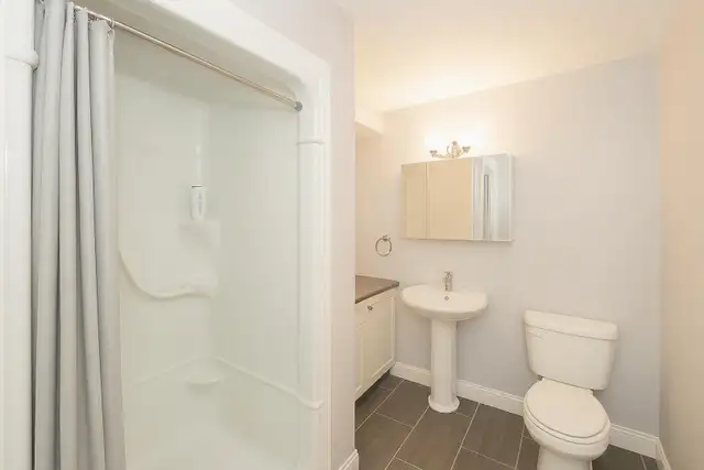 17-083 Spacious, Prime South End! Short walk to downtown Halifax in Long Term Rentals in City of Halifax - Image 11