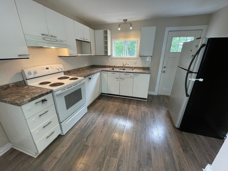 99 MAPLE ST S REFRESHED 3BED 1BATH HOUSE, AVAILABLE SEPT 2023! Long