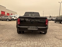 DIAMOND BLACK CRYSTAL PEARLCOAT,POWER SUNROOF,5TH WHEEL/GOOSENECK TOWING PREP GROUP -inc: Pickup Box... (image 5)
