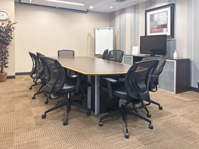 Office space for rent for 1 person in Etobicoke Toronto in Commercial & Office Space for Rent in City of Toronto - Image 6