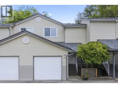 BEST VALUE IN SQUAMISH! This beautifully renovated 3-bedroom, 2-bathroom townhome in family-friendly...