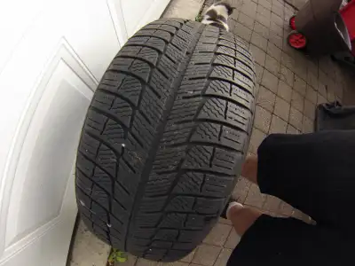 un pneu  michelin 225 - 60 - 17, View more