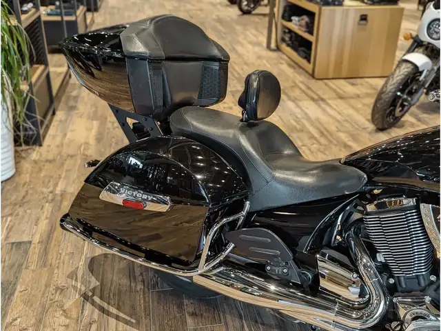 2016 Victory Motorcycles Cross Country Tour // Gloss Black in Sport Touring in Winnipeg - Image 11
