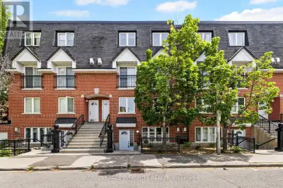 Welcome to urban living at its best. Perfectly positioned on the edge of the ByWard Market, this cha...
