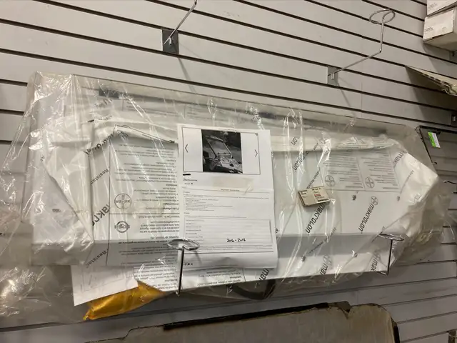 YAMAHA FRONT FOLDING WINDSHIELD 2MB-F83J0-V0-00 in Other in Lloydminster - Image 4