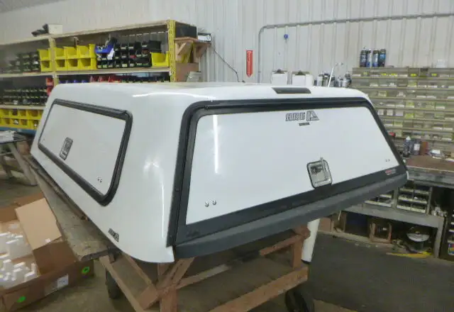 2020 - 2026 Chevrolet Silverado HD 2500/3500 6'9 White Truck Cap in Other Parts & Accessories in Kitchener / Waterloo - Image 7