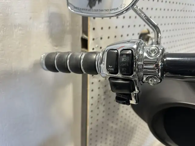 2007 Harley-Davidson Touring ELECTRA GLIDE CLASSIC in Street, Cruisers & Choppers in London - Image 10