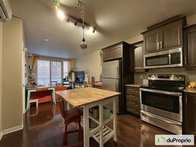 $348,800 - Condominium in Ville-Marie (downtown, old Mtl) — photo 1