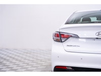 La Hyundai Sonata Plug-in Hybride 2017, présente sur le marché automobile canadien, se distingue par... (image 6)