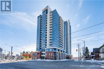 1 BED+ MEDIA DEN, 1 PARKING, AMAZING VIEW! Welcome to Station Park! This 1 bedroom + media den unit...