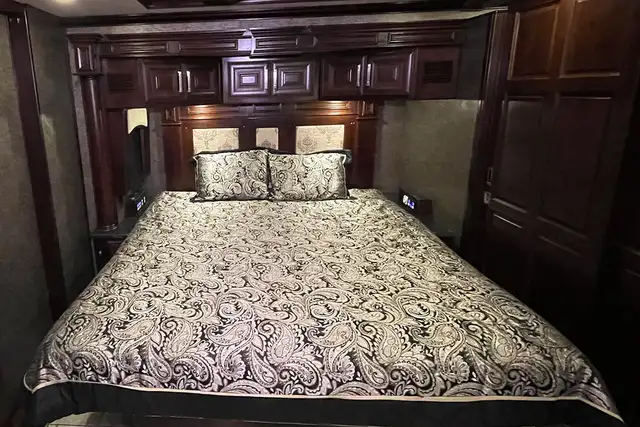 2014 American Coach Eagle 45T – Pre-Owned Class A Motorhome in RVs & Motorhomes in Red Deer - Image 35