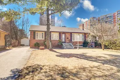 Price: $999,999 / $3,794/mo Welcome to this beautiful newly renovated Detached bungalow house in pre...