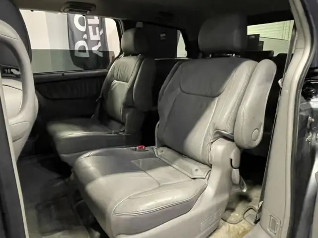 2007 Toyota Sienna XLE LTD AWD in Cars & Trucks in City of Montréal - Image 12