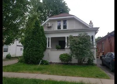 Newly Renovated 1 Bedroom Apartment in Brantford! (Unit 2) Welcome to 95 Cayuga Street in Brantford!...