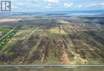 Large parcel of land located in a spectacular setting close to Ottawa River. Robust opportunity for...