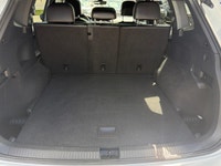 One Owner, R-Line AWD, Panoramic Roof, Navigation, Leather P/Memory Heated Seats, Heated Steering Wh... (image 7)