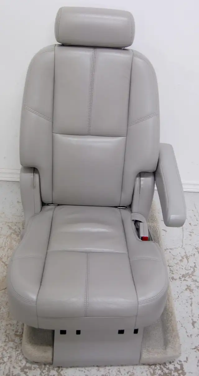 Chevy Truck Tahoe 2nd Row Bucket Seats Suburban Yukon XL Denali in Other Parts & Accessories in St. Catharines - Image 5