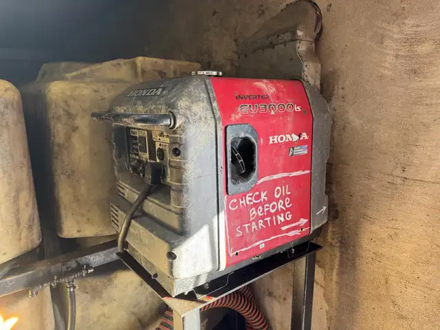 2005 PETERBILT 335 in Heavy Trucks in Saskatoon - Image 28