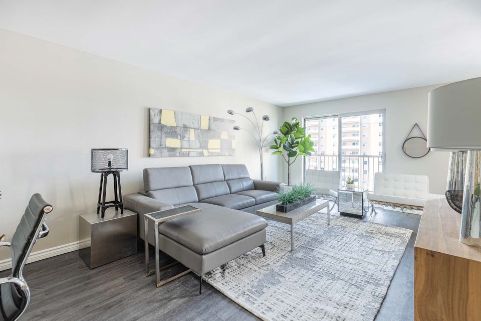 Spacious 2 Bedroom Apartment - Heat/Water Included! 3