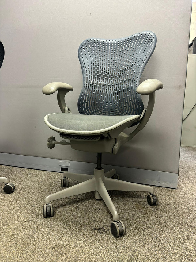 Herman Miller Mirra Chair-Excellent Condition-Call us now! in Chairs & Recliners in Mississauga / Peel Region - Image 2