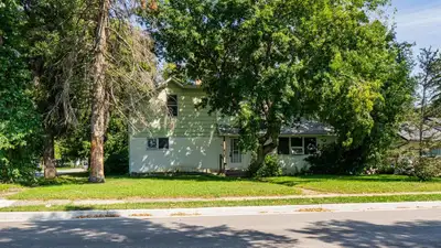 P02//Portage La Prairie/Showings start September 4th, Open House September 6th 2:30-3:45 and Offers...