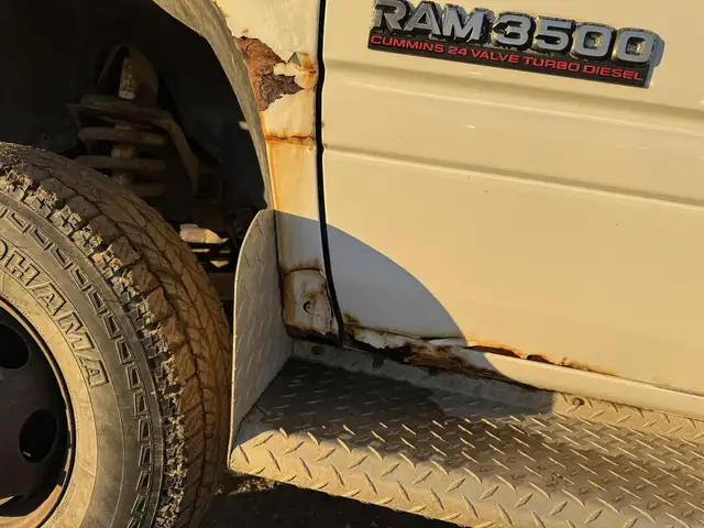 2001 DODGE RAM 3500 in Heavy Trucks in Saskatoon - Image 38