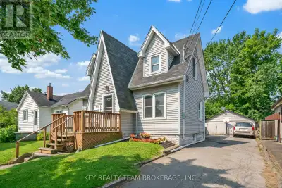 Spacious duplex, separate entrances with third suite in basement. The main floor 2 bedroom unit is r...