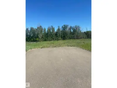 UNICORN...ONE OF THE LAST LOTS TO BUILD ON CLOSE TO SHERWOOD PARK....STUNNING EXECUTIVE ACREAGE LOCA...