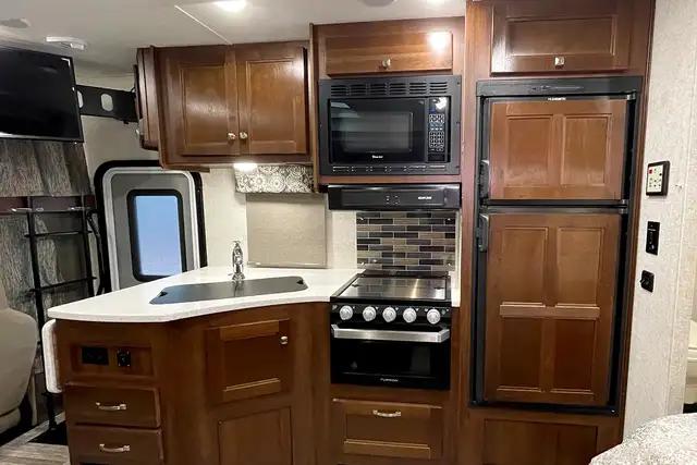 2019 Forest River Sunseeker 2420MS – Pre-Owned Class C Motorhome in RVs & Motorhomes in Red Deer - Image 25