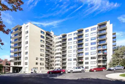 stationnement intérieur - disponible dès maintenant $190 - accès contrôlé - caméras de sécurité - dé...