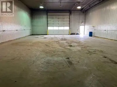 Very tidy, large industrial shop space for immediate possession. +/- 3200 sq. ft. with adjoining off...