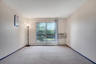 2 Bedroom at Carlton Park - First and Last Month Rent Free!