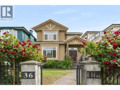 Welcome to this custom-built home, meticulously maintained by its original owners. Featuring an open...