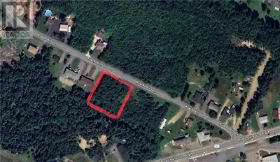 Terrain résidentiel idéal pour votre projet de construction. Situé à 1 minute de lécole primaire et...