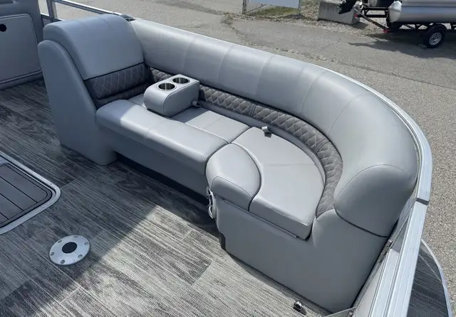 2024 RANGER 223 C Tritoon Pontoon Boat in Powerboats & Motorboats in Vernon - Image 11