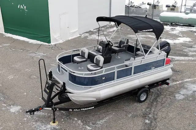 2026 Sun Tracker Bass Buggy 16 XL Select Pontoon boat in Powerboats & Motorboats in Prince Albert - Image 2