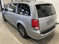 Le Dodge Grand Caravan 2017 SE DVD MAGS CUIR STOW N GO A/C CRUISE usagé offert chez AutoStudio 72 à... (image 1)