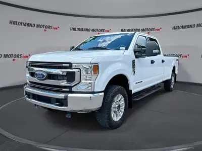 // ACCIDENT FREE!! // Built to handle hard work with confidence, this 2022 Ford Super Duty F-350 SRW...