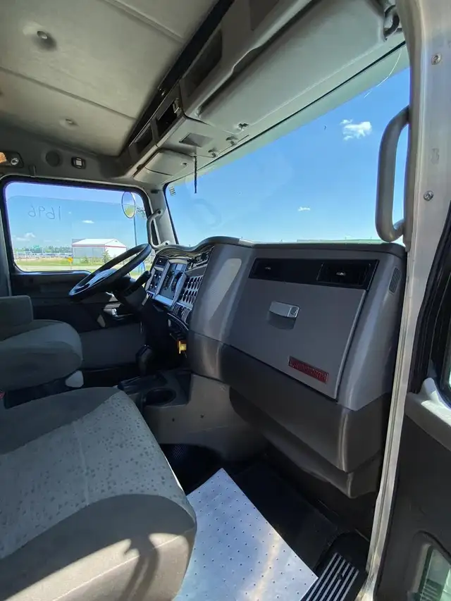 2018 KENWORTH W900 in Heavy Trucks in Saskatoon - Image 16