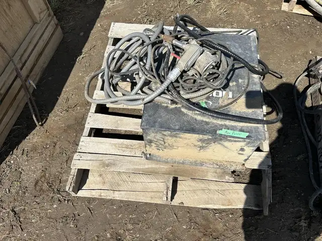 UNKNOWN POWER DISTRIBUTION BOX in Heavy Trucks in Saskatoon - Image 6
