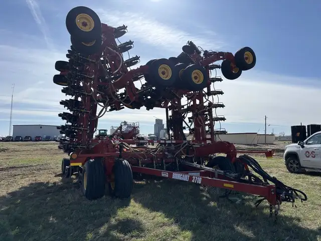 2014 Bourgault 3710 Drill in Farming Equipment in Swift Current - Image 3
