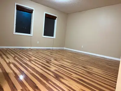 Awesome like new 3 BR, Abbeydale area, Huge parking !!