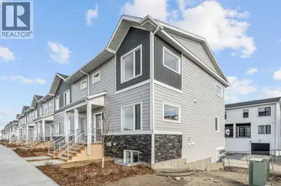 2 YEARS FREE CONDO FEES | NEW BUILD TOWNHOME | LOW CONDO FEES | 4 BED (3 UP, 1 DOWN) / 2.5 BATH / 1,...