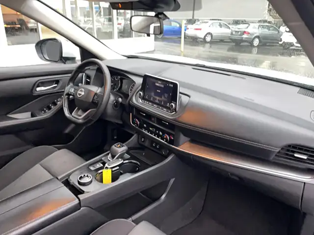 2025 Nissan Rogue AWD SV Moonroof in Cars & Trucks in Delta/Surrey/Langley - Image 14