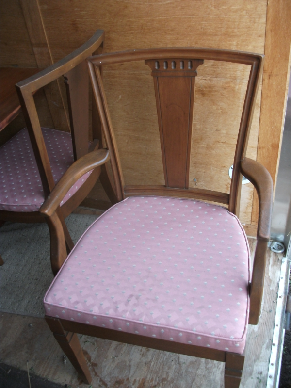 Nice Walnut Dining Table and Six Chairs in Dining Tables & Sets in Belleville - Image 8