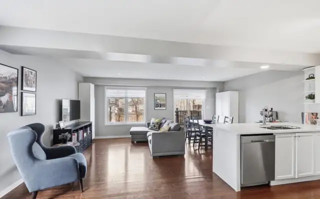 Semi Detached Home 3 bed and 2.5 bath with basement finished