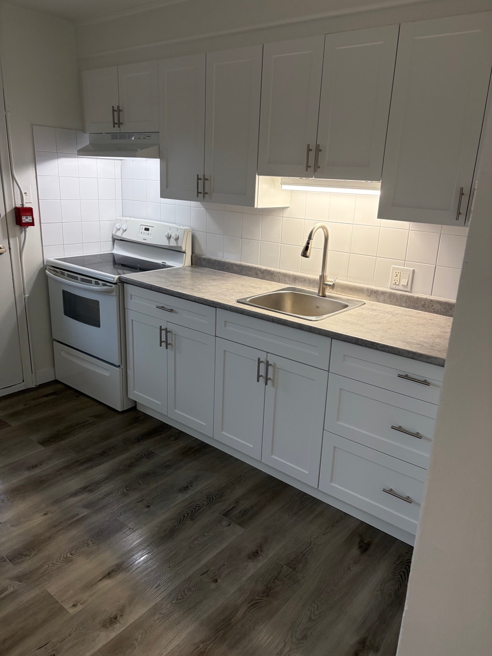 Spacious & Renovated 2 Bedroom Apartment! (Unit 4) 4