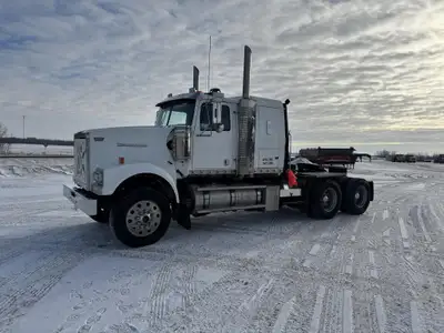 2010 Western Star 4900FA 6x4 Sleeper Truck Tractor Comes with a Detroit DD15 diesel engine, 1333796...