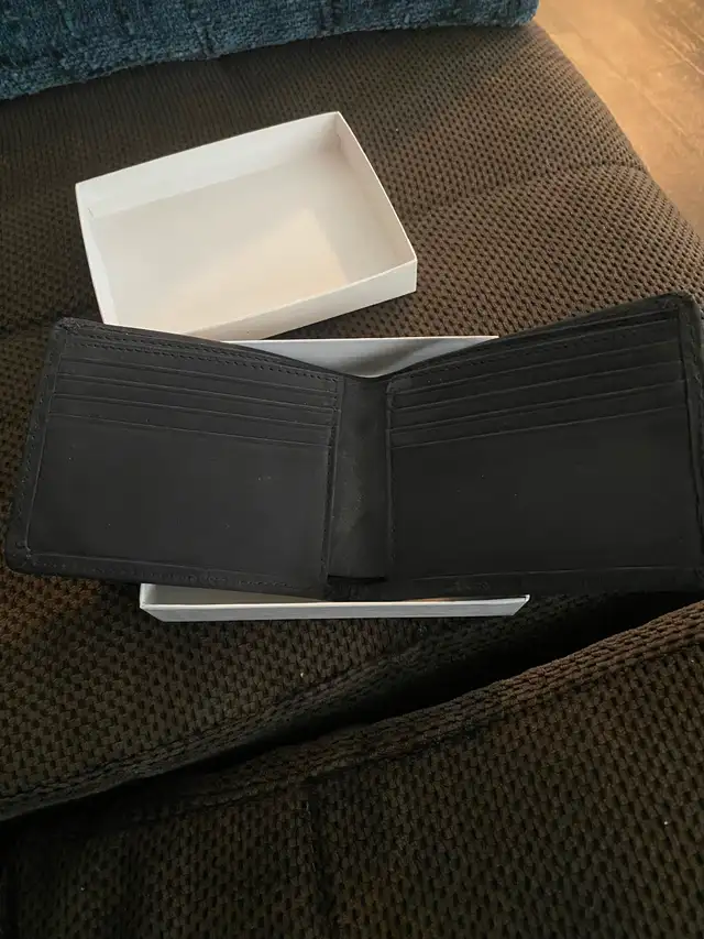 Red Wing men’s wallet in Men's in Edmonton - Image 4