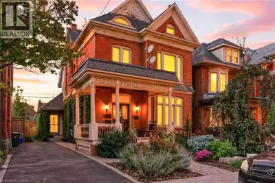 Spacious 2,450 sq ft triplex in Hamilton’s desirable Stinson neighbourhood. Three self-contained uni...